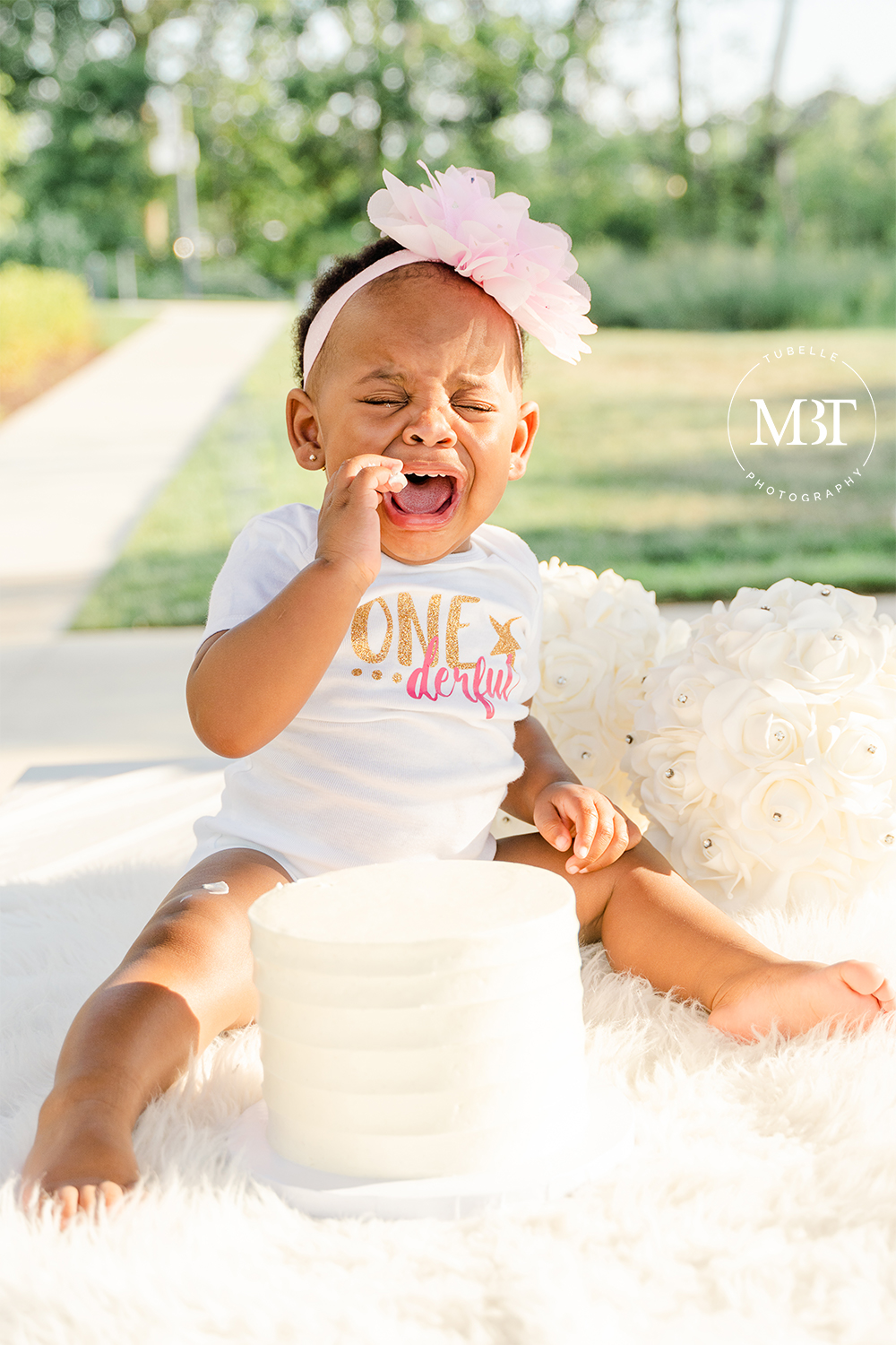 toddler crying during a cake smash session, taken in Loudoun County by a DMV photographer