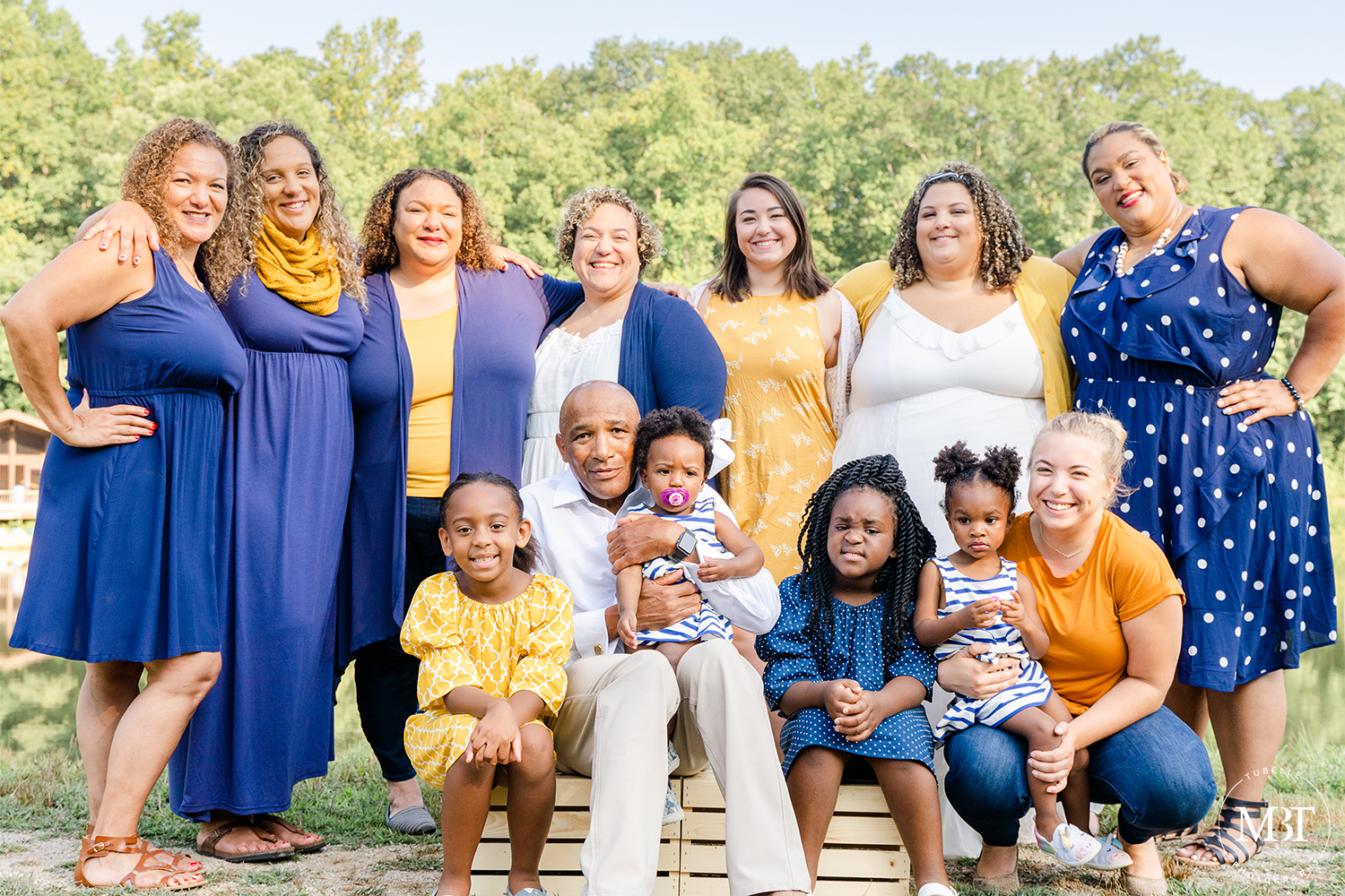 extended family portrait, taken at Locust Shade Park by a Virginia portrait photographer
