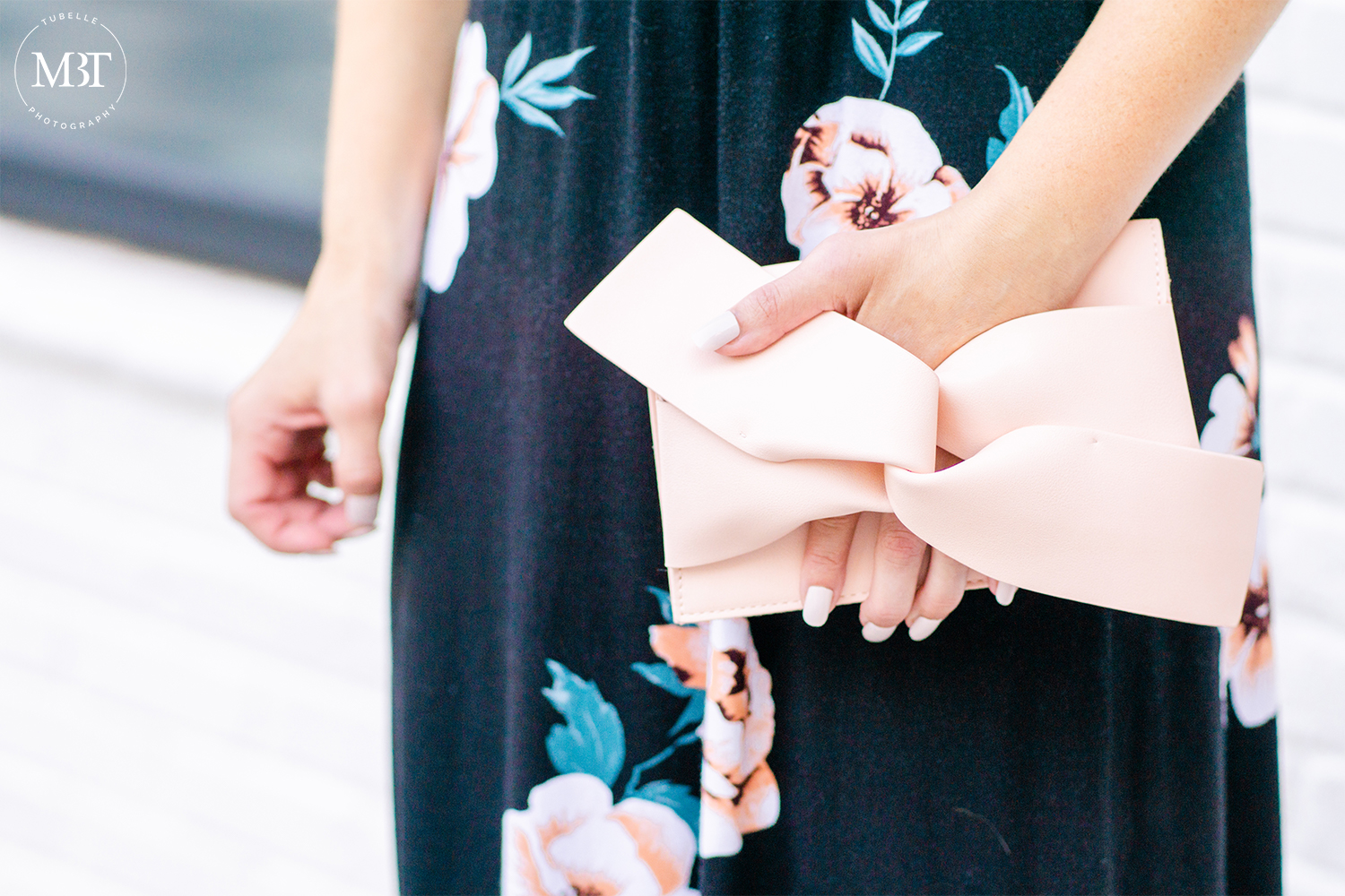 closeup shot of a beige clutch with giant bow, fashion session taken in Arlington, Virginia by a lifestyle photographer in Maryland