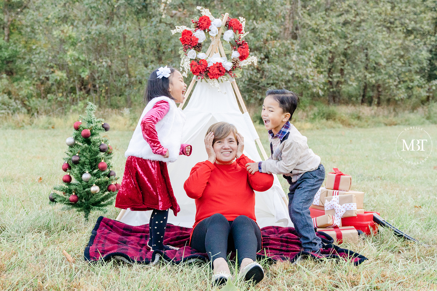 grandma covering ears while kids are yelling, christmas mini, taken in Fairfax by a Northern Virginia family photographer