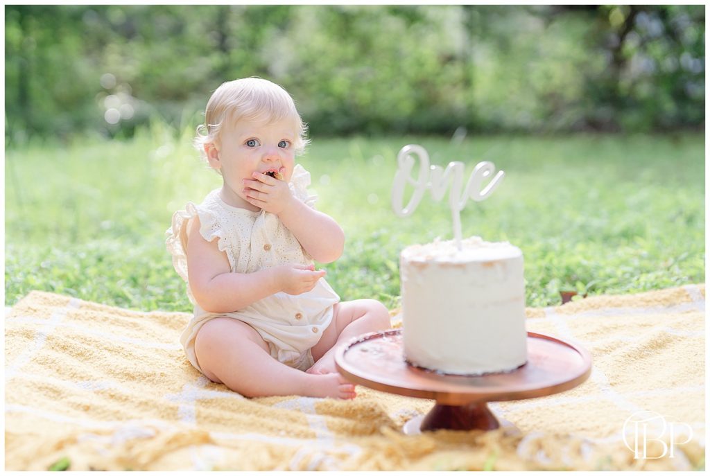 baby eating cake at their backyard taken by a Warrenton, VA cake smash photographer