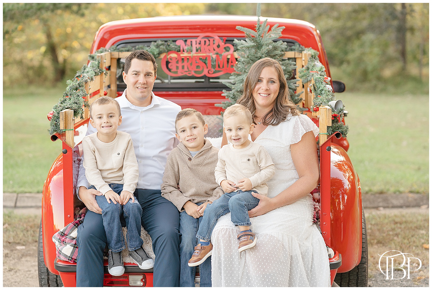 Red Truck Mini Session in Northern Virginia - TuBelle Photography