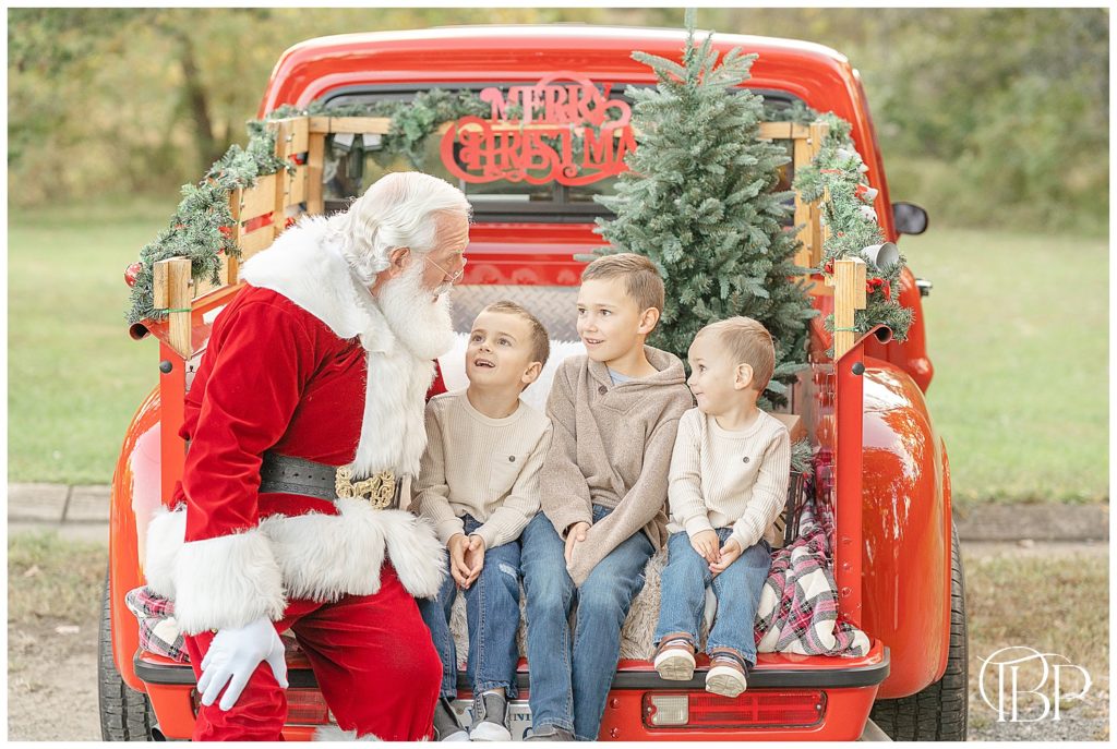 3 siblings talk to Santa during NoVa red truck mini session