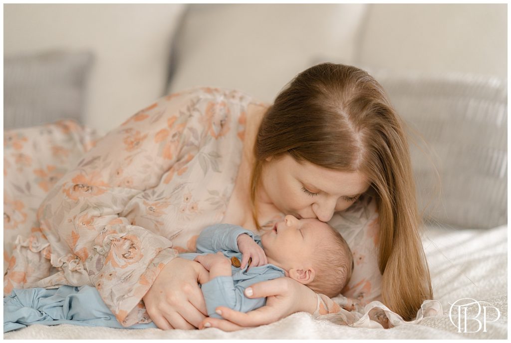 Mom kissing baby boy during Leesburg, VA at home newborn session