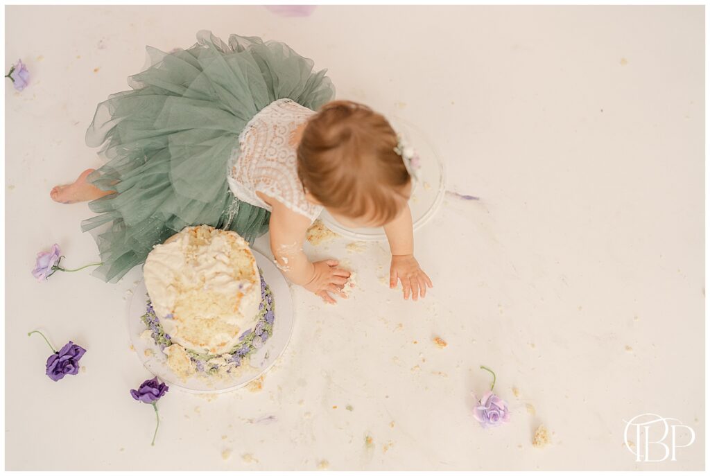 Baby crawling during studio cake smash pictures